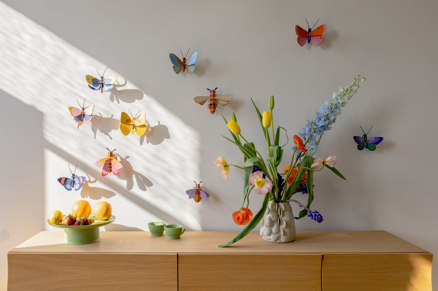 As small as they may be, insects are of great importance for the earth’s vitality. How extraordinary that they can now also tell their story in your home!